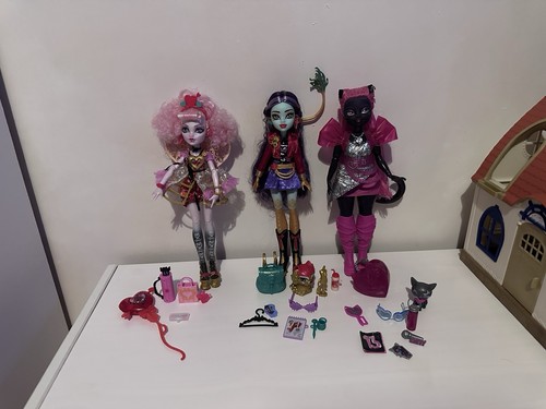 Monster high dolls - high,