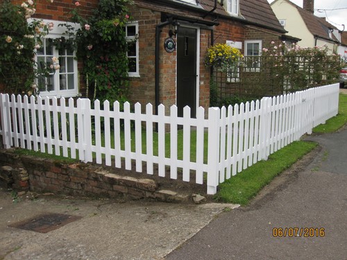 White primed pointed picket - white,