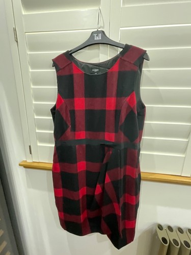 Hobbs red and - , black