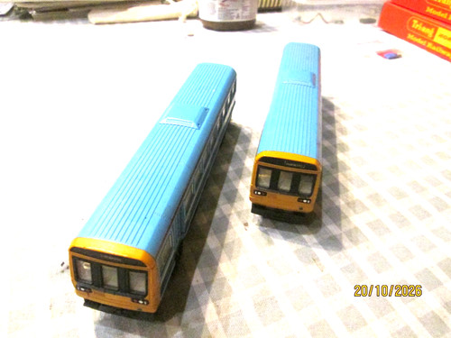 Hornby gauge class 142 - hornby,
