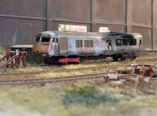 Weathered locomotive gauge - locomotive, oo