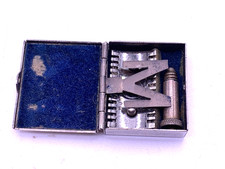 Vintage MYATT miniature Ladies razor W.J. MYATT & Co. Birmingham England in box