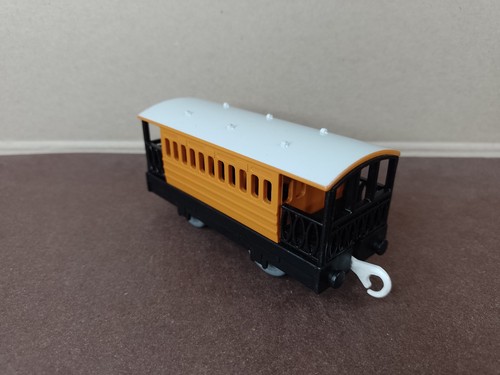 Henrietta tomy trackmaster - henrietta,
