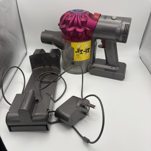 Dyson cordless bagless - v7,