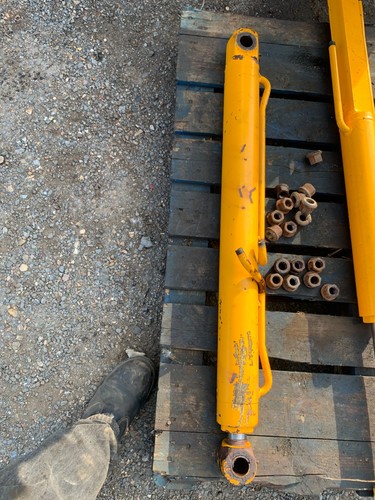 Main loader lift ram - , /