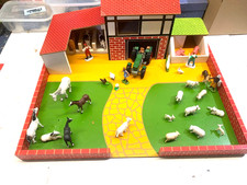 JOY TOYS.BRITAINS FARM.1:32.CLASSIC WODDEN.FARM YARD. TRACTOR. ANIMALS.COWS.HENS