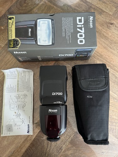 Nissin di700 flash - gun, for