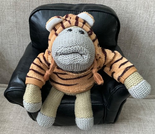 Tips tea monkey wearing - monkey,