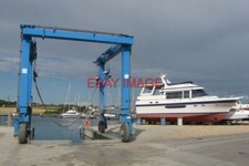 PHOTO  BOAT HOIST AT ISLAND