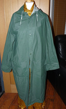 Mans green pvc vinyl hooded raincoat XL with pockets & stud fastening