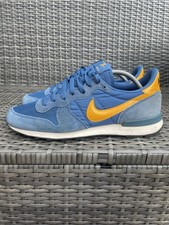 V RARE NIKE INTERNATIONALIST