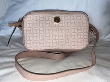 Tommy Hilfiger crossbody Style