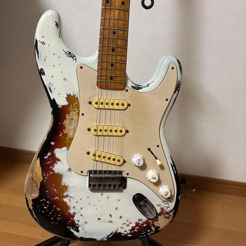 Relic finish stratocaster type - finish,