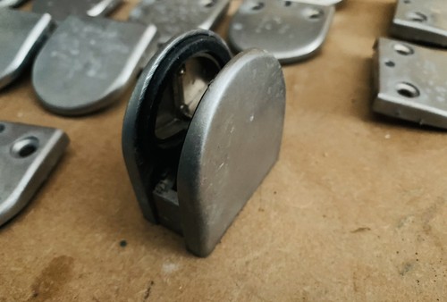 Glass clamps easy installation - easy,