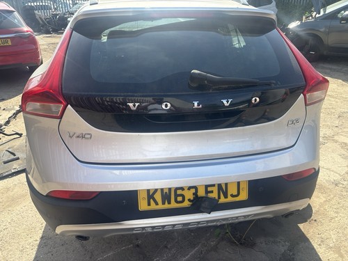 Breaking volvo v40 - volvo, cross