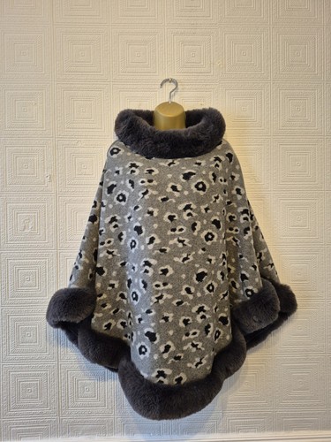 Moda pelle faux fur - in, cape