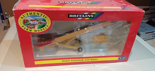 Britains farm bale elavator - britains,