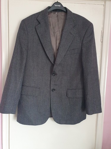 100 pure new wool lightweight - new,