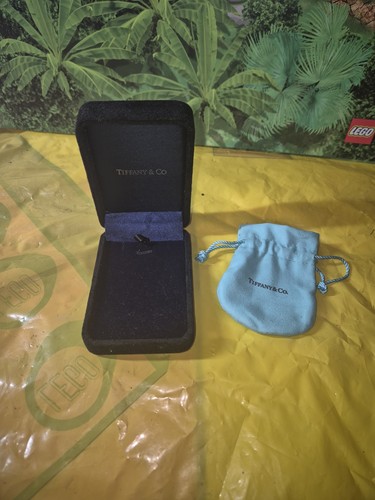 Tiffany empty gift - &,