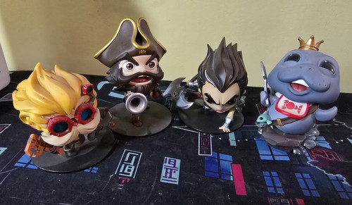 League legends statues - of,