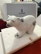 Lladro Polar  Bear #06345 Attentive Polar Bear With Flowers