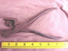  BUTTON HOLE LEATHER CUTTER