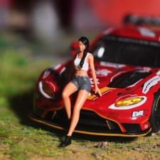 Diorama1:64 Figure Model City Street Garage Stylish Boy Girl Scene Display Model