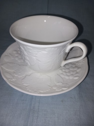 Wedgwood strawberry and vine - strawberry,