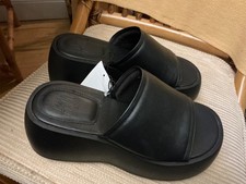 Women's H & M black leather Slip on Sandals /Wedges size Uk 3/would fit size 3-4