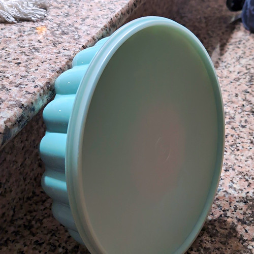 Round fluted plastic - round, jell-o