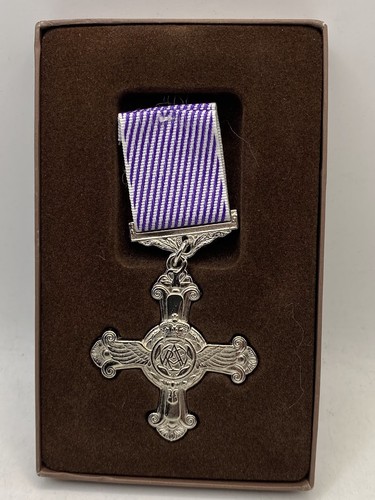 Medal distinguished flying - medal,