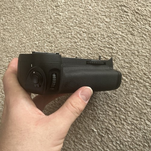 Nikon d7000 battery grip - nikon,