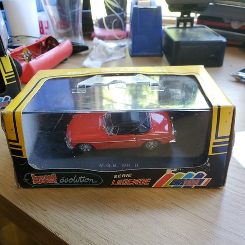 Jouef 1055 mgb mkll red - 1/43,