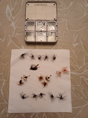 Vintage fly fishing tin with - fly,