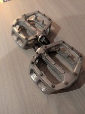 DMR V8 916 Alloy Pedals - Silver