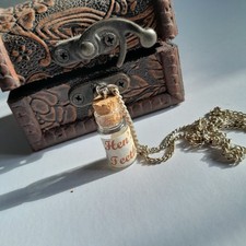 Mythical jewellery rare "Hen's teeth" with curio box. Fantasy necklace