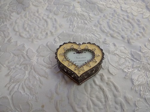 Past times heart - past, box
