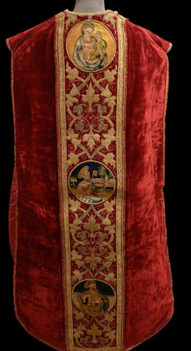 Red velvet and gold thread - velvet,