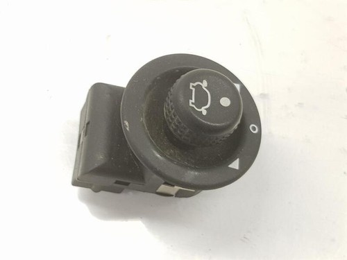 4495427 93bg17b676bb rearview - 93bg17b676bb,