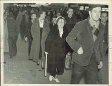 1937 Press Photo Workers