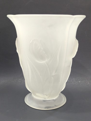 Mckee satin frosted tulip - mckee,