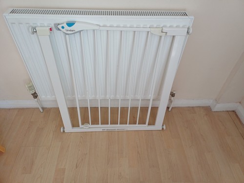 Child safety gate - child,