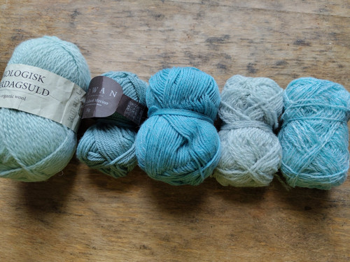 Pure 100 wool aqua - 100%,
