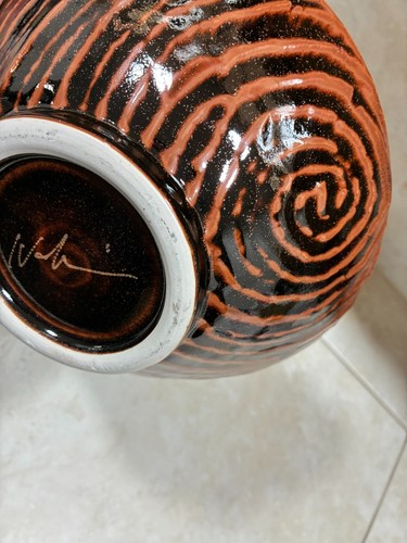 Studio pottery signed - win, ng