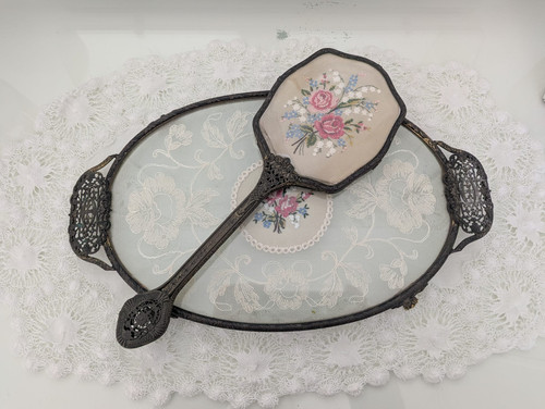 Beautiful vintage oval petit
