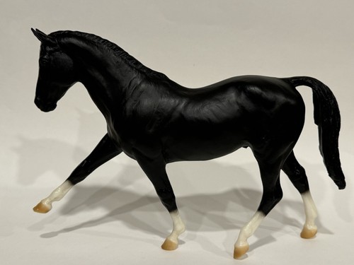Breyer hanoverian 1990 - breyer,