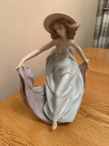 Lladro 05662 may dance - 05662, "may