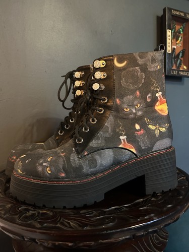 Gothic witchy halloween - ,