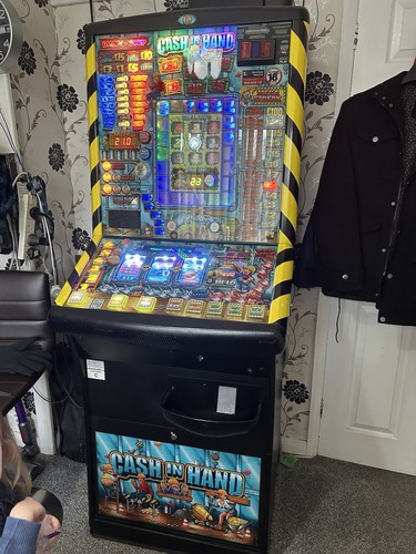 Cash hand pub fruit - hand, machine