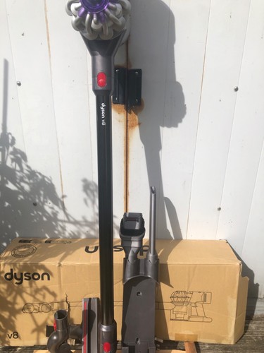 Dyson vacuum cleaner - dyson, v8